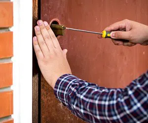 Lock Locksmith Tech Brooklyn, NY 718-489-9787 - garage-door-locks