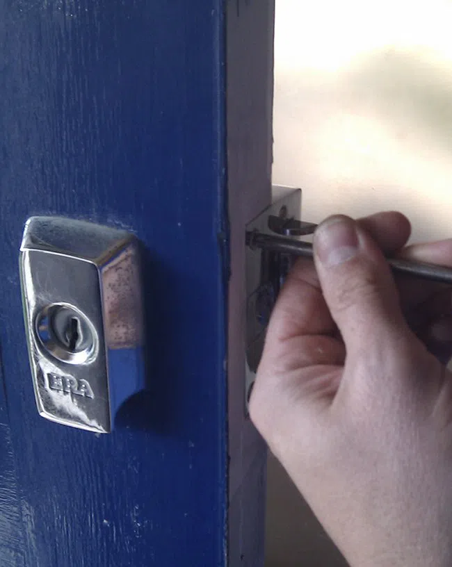 Lock Locksmith Tech Brooklyn, NY 718-489-9787 - locksmith-service